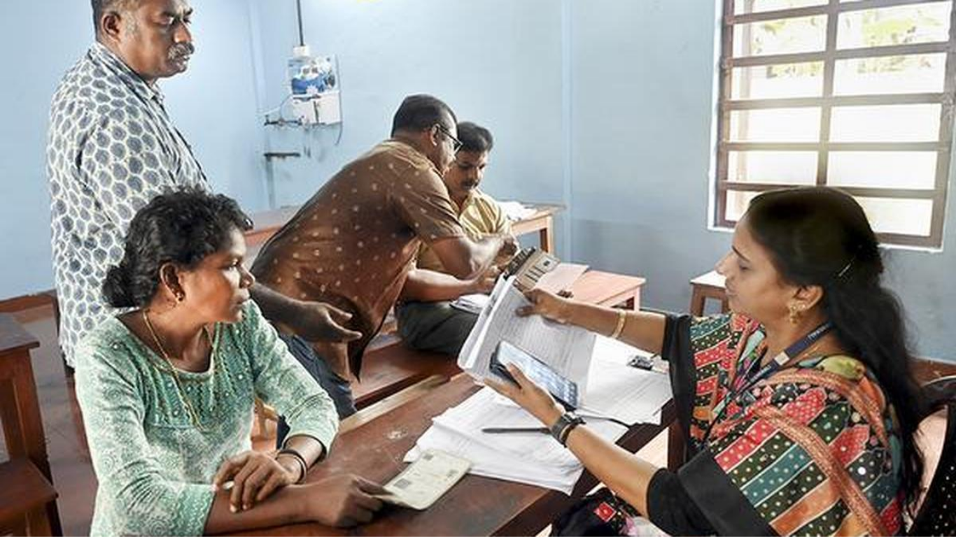 Supreme Court asks Election Commission to extend deadline for submission of SIR enumeration forms