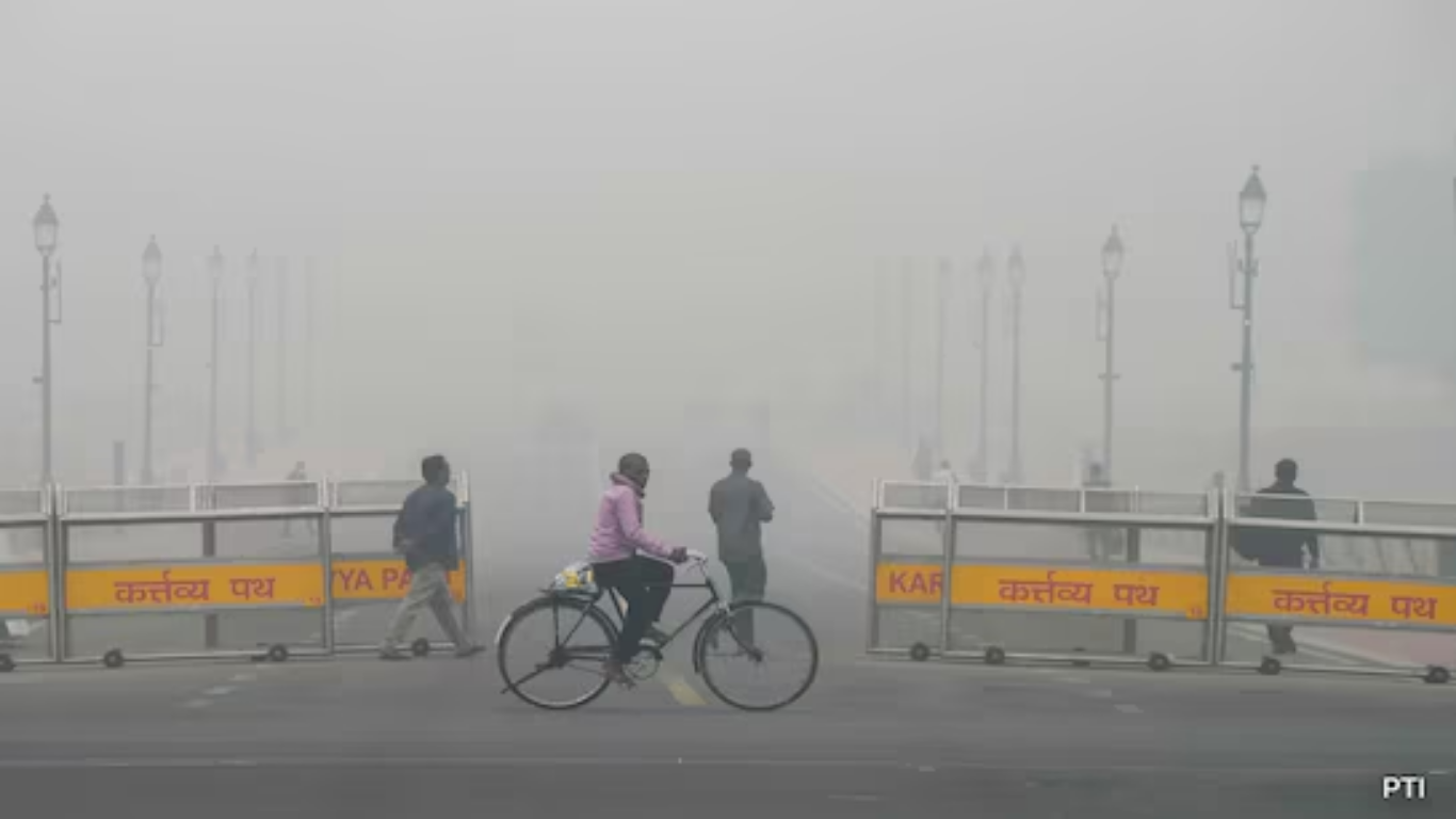 Delhi’s air quality worsens as AQI crosses 440, authorities enforce GRAP IV restrictions